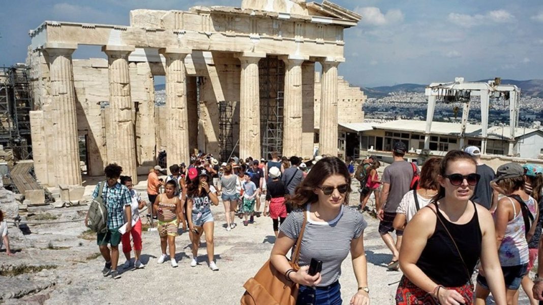 Grecia se aşteaptă la încasări record din turism în acest an