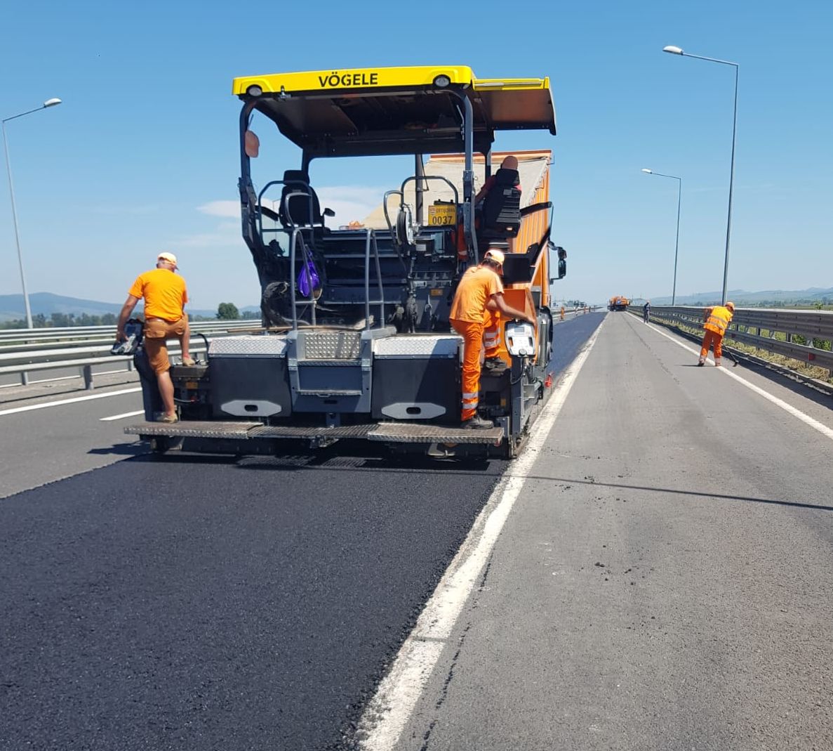 Şoferii trebuie să circule cu viteza legală, adaptată condițiilor de trafic și drum, acordând atenție fiecărei manevre pe care o efectuează, păstrând distanța de siguranță între vehicule și evitând depășirile periculoase sau manevrele riscante