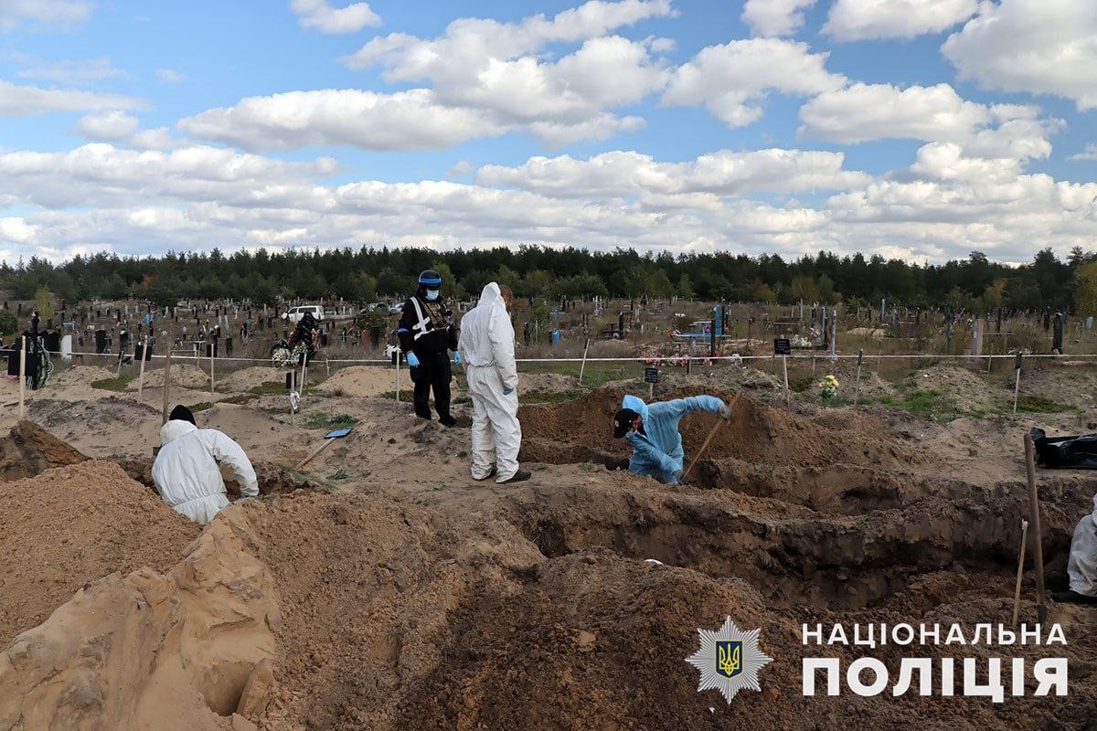 146 de cadavre, într-o groapă comună descoperită în regiunea Doneţk