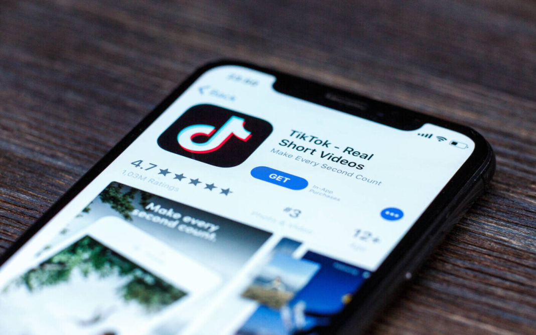 Vicepreşedintele Apple a părăsit compania în urma unui comentariu făcut pe TikTok