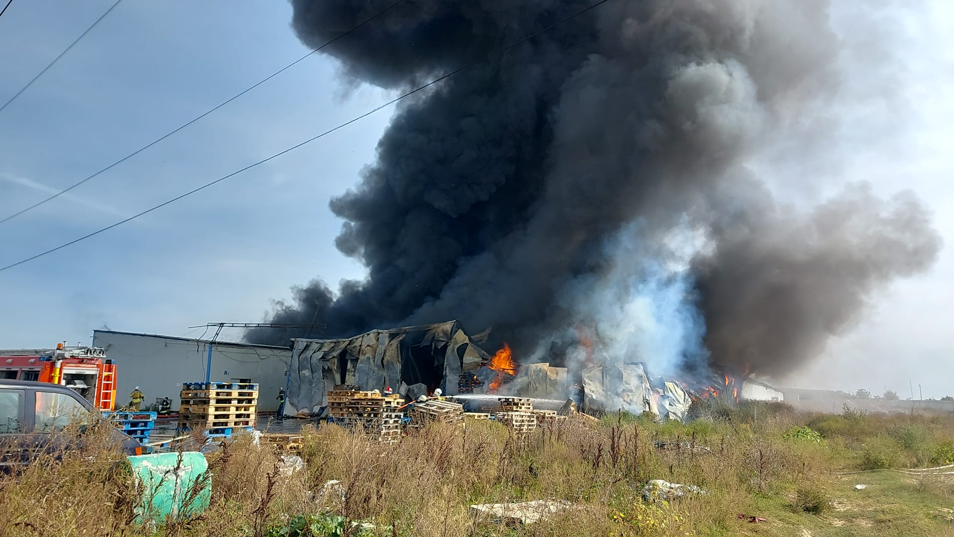 Incendiu puternic la un depozit din Voluntari