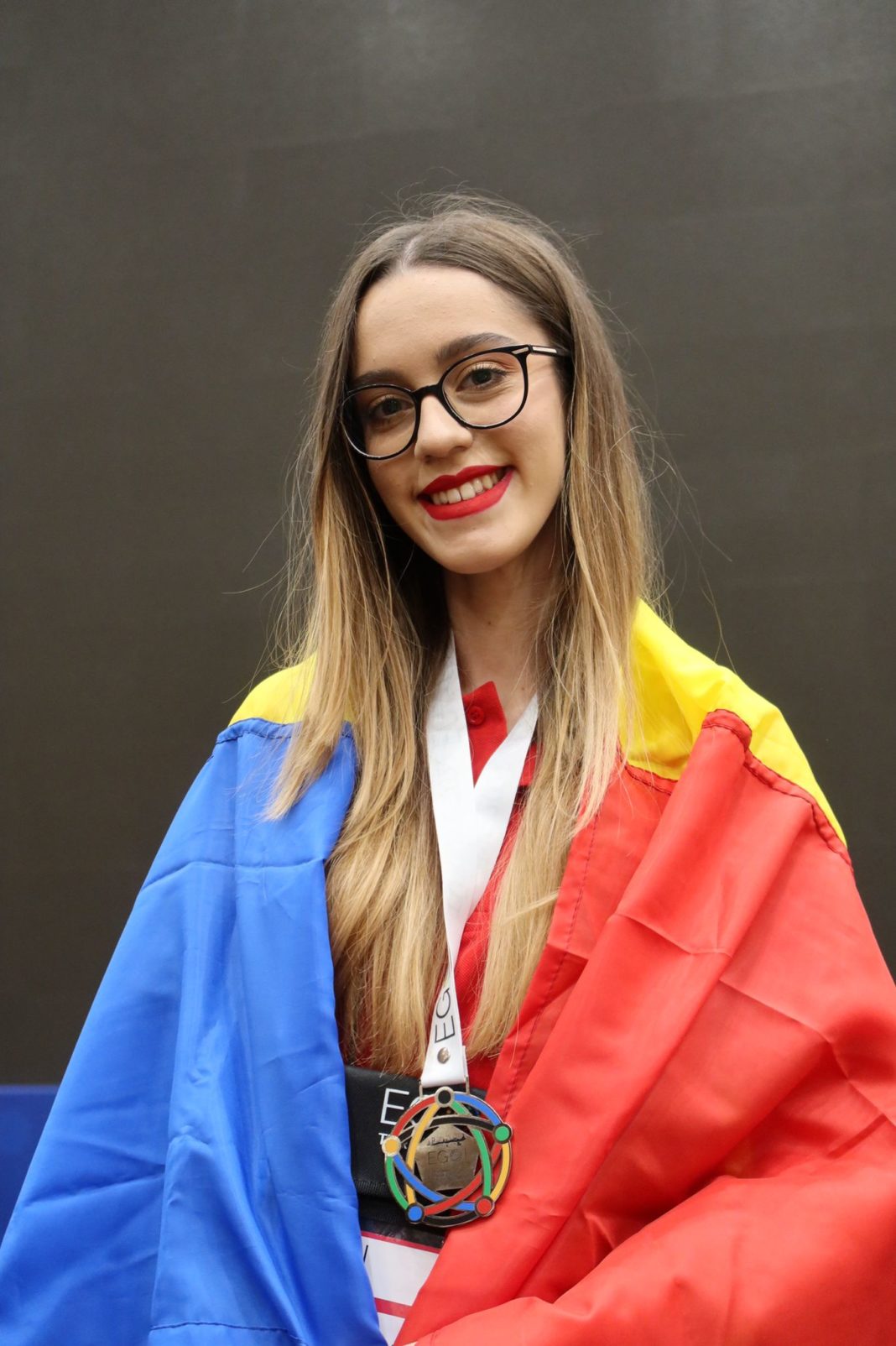 Craioveanca Alexandra Nicola, medaliată cu argint la Olimpiada Europeană de Informatică pentru fete din Antalya.