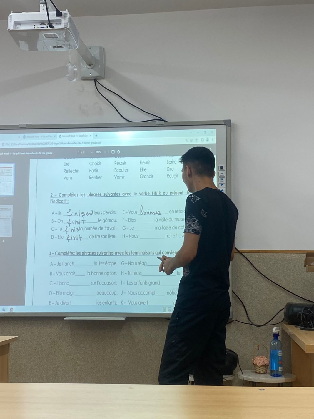 În județul Vâlcea, proiectul și-a propus reinventarea spațiilor de învățare din cadrul CNI „Matei Basarab”