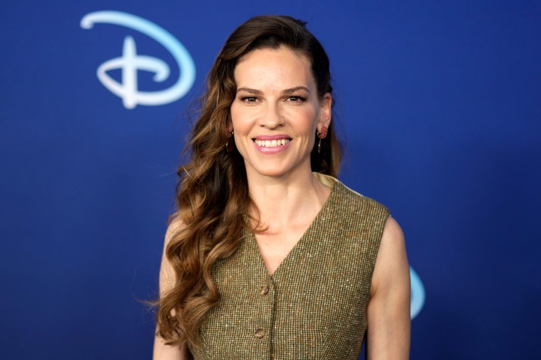 Actriţa Hilary Swank este însărcinată cu gemeni