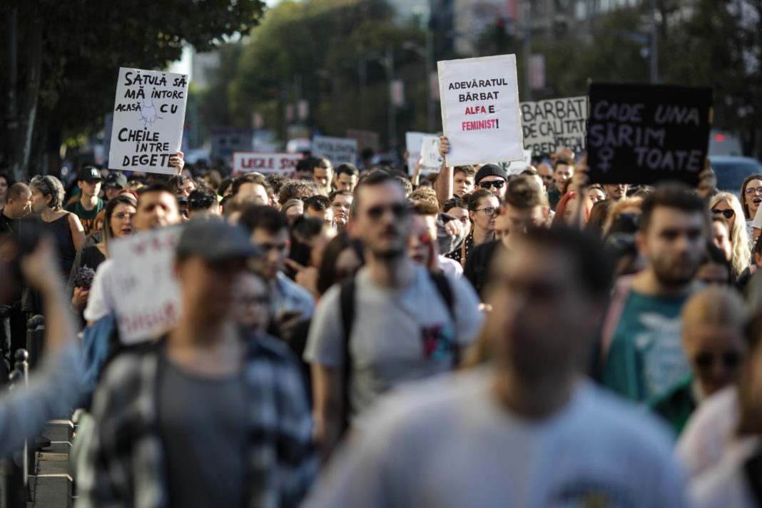 Un miting împotriva violenţei asupra femeilor a avut loc duminică, la Bucureşti