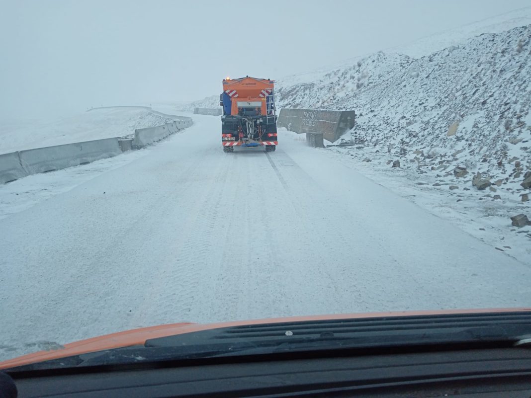 Se închide circulaţia rutieră pe unele sectoare din Transalpina şi Transfăgărăşan