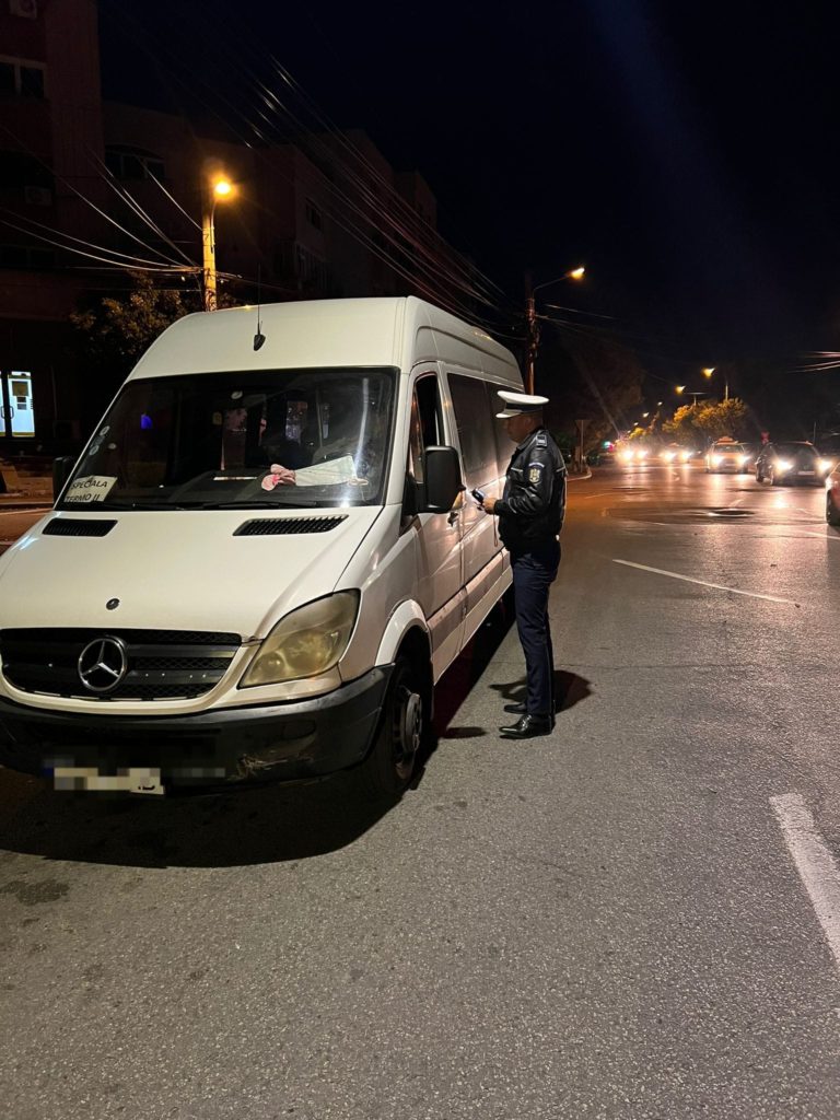 (VIDEO) Dolj: Transportatorii de persoane, verificaţi de poliţişti