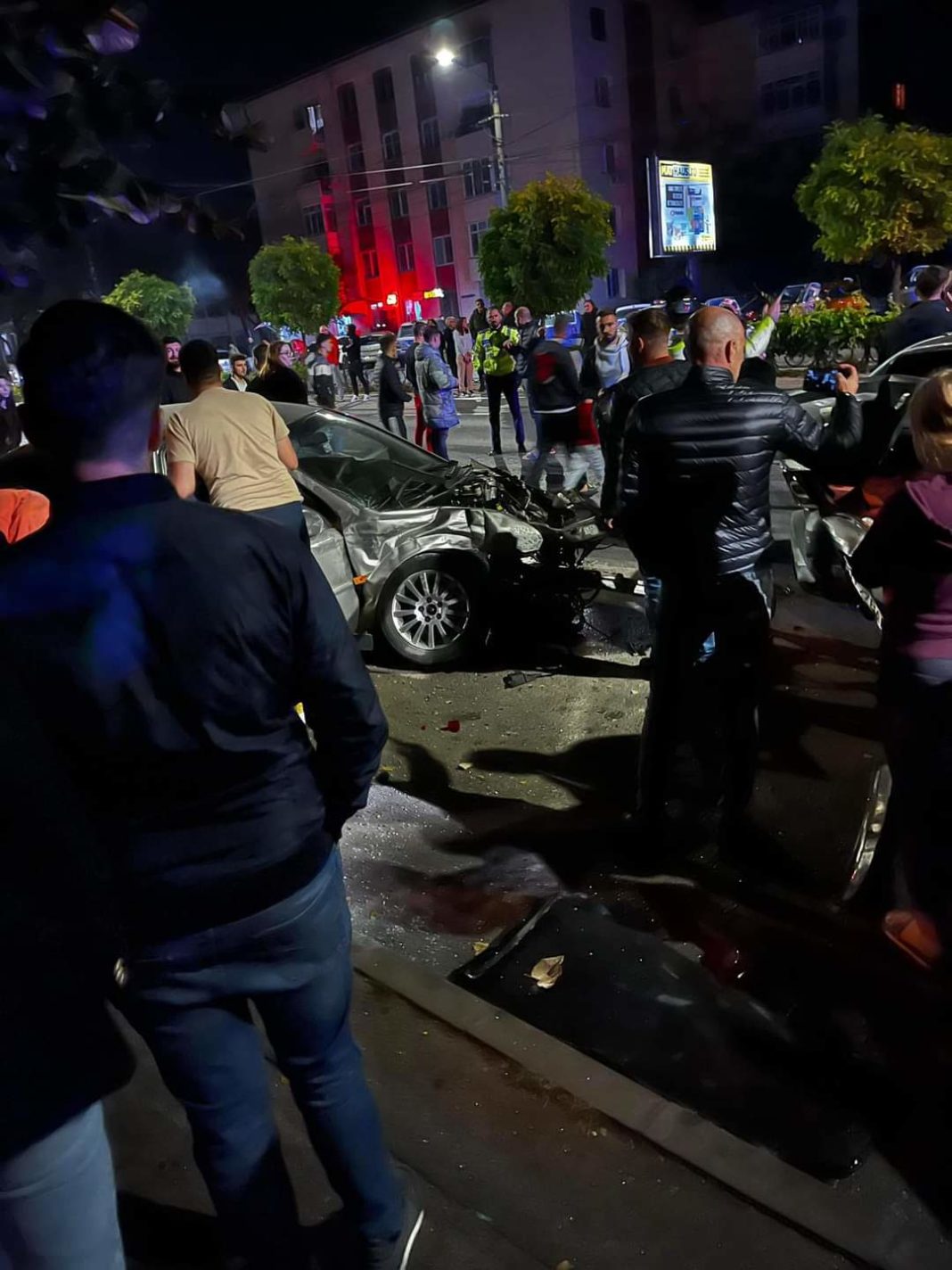 Cei patru tineri au fost transportaţi la spital (Foto: Infotrafic Craiova şi Dolj)