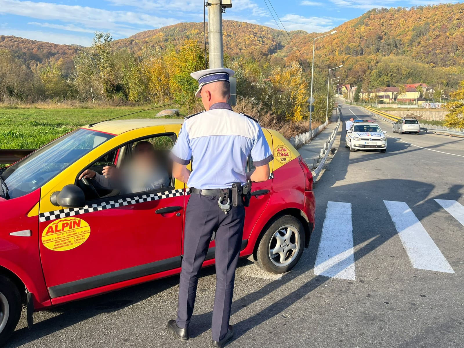 În cadrul acțiunii desfășurate într-un interval scurt de timp, au fost controlate 187 de autovehicule, 227 de persoane legitimate și efectuate 46 de testări alcool