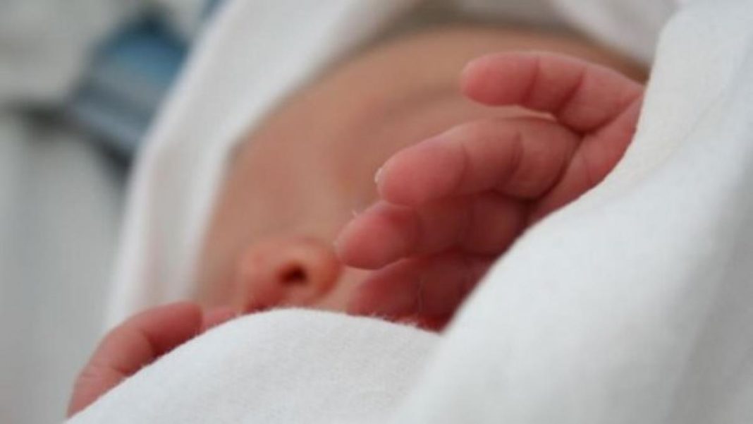 Medic acuzat că lăsa copiii născuţi prematur să moară
