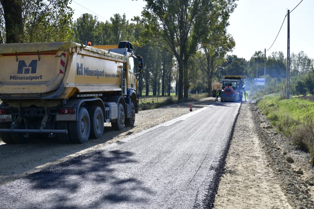 A ajuns iar asfaltul pe drumurile judeţene din Dolj