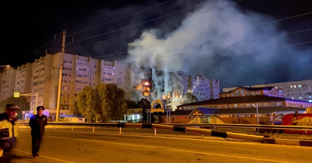 Avion militar rusesc prăbușit într-un oraș de lângă teritoriile ocupate de ruși în Ucraina