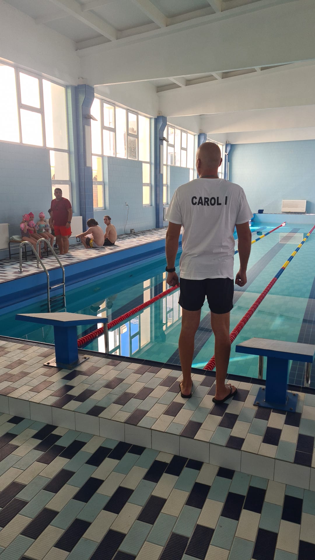 Au început lecţiile de înot la Colegiul "Carol I" din Craiova