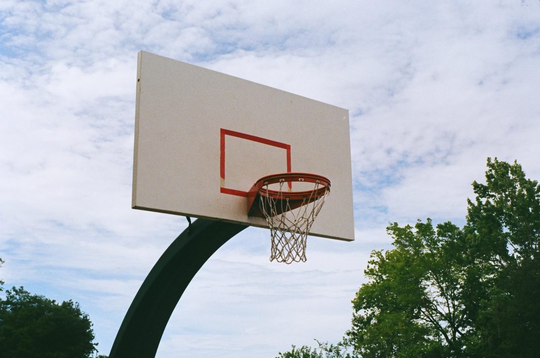 Tânără ucisă de un prieten pe care l-a bătut la un meci de baschet