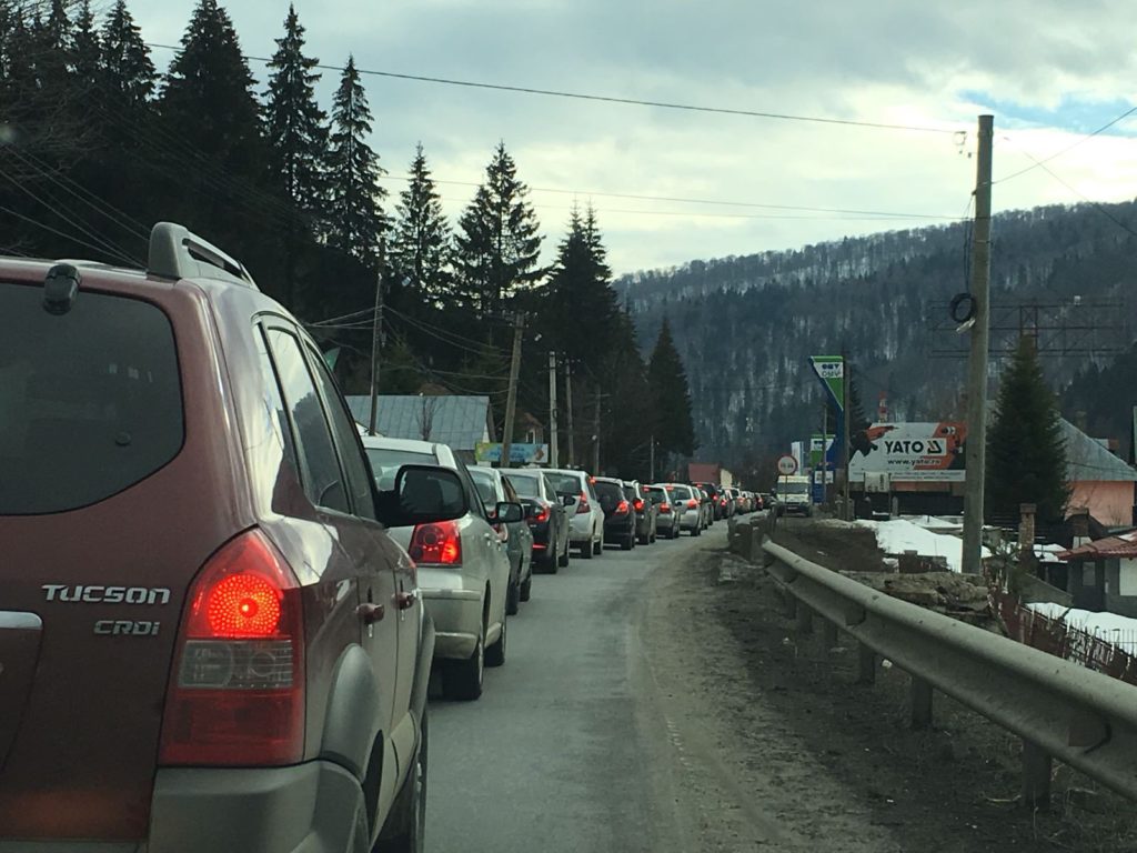 Se efectuează lucrări pe drumuri naționale din Vâlcea