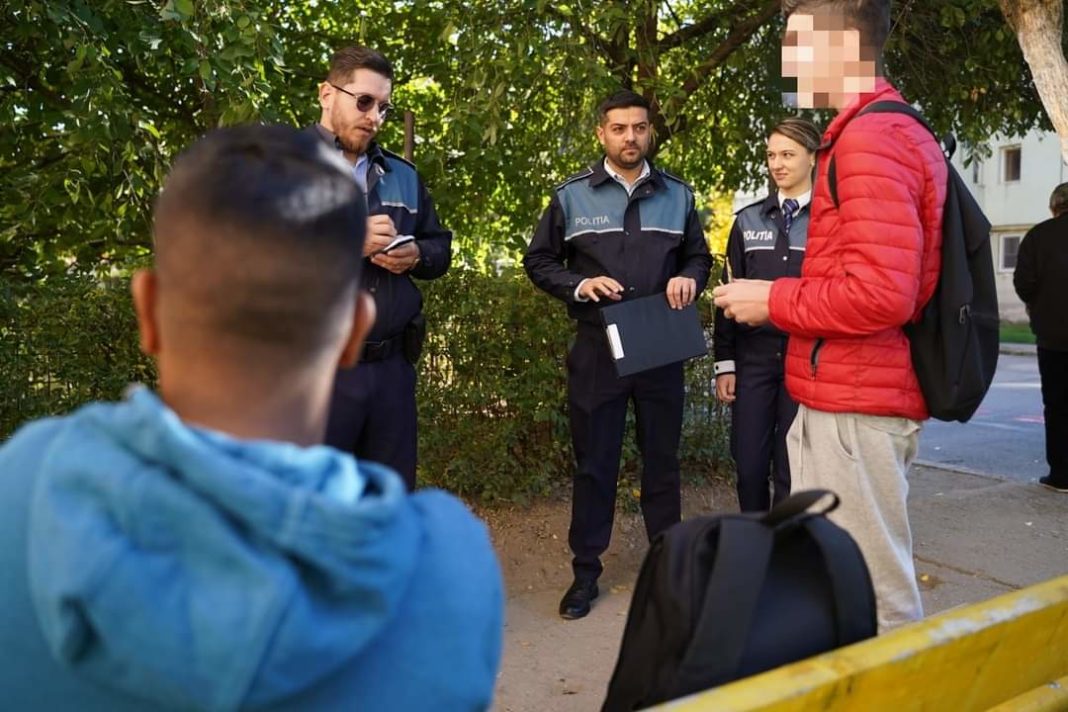 Zeci de elevi care chiuleau de la ore, depistați de IPJ Gorj