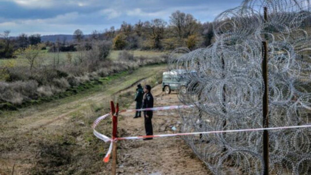 Polonia ar putea construi un gard la graniţă pentru a opri un val de migranţi