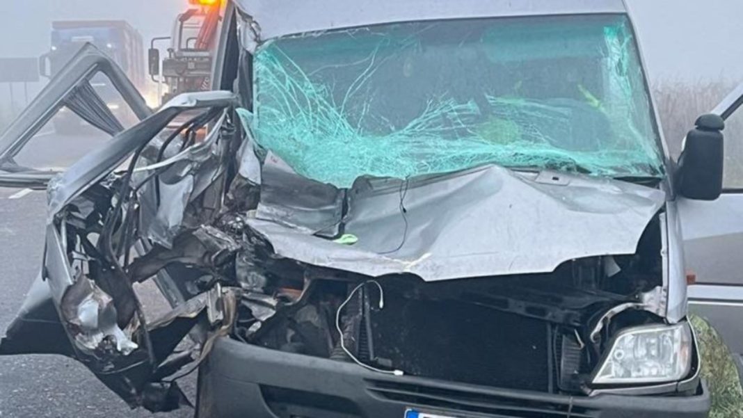 Zece persoane implicate într-un accident rutier