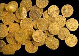 44 de monede de aur vechi de 1.400 de ani, găsite într-un zid din Israel