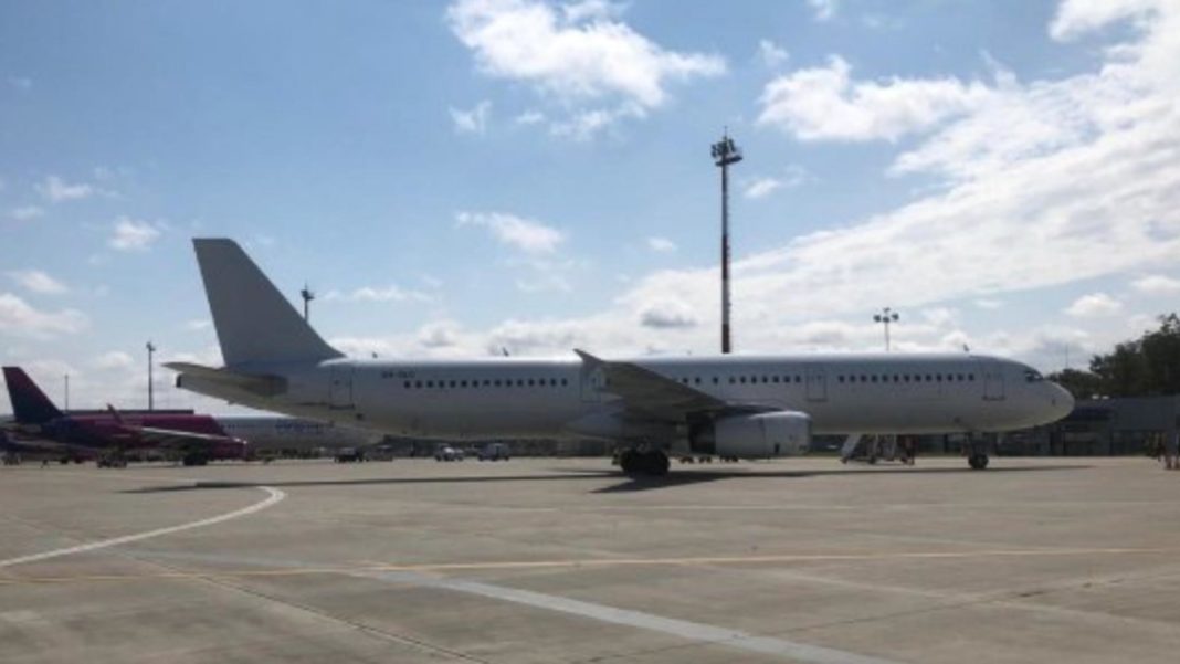 Aterizare de urgență pe Aeroportul Henri Coandă, după ce un pasager de 36 de ani a făcut infarct