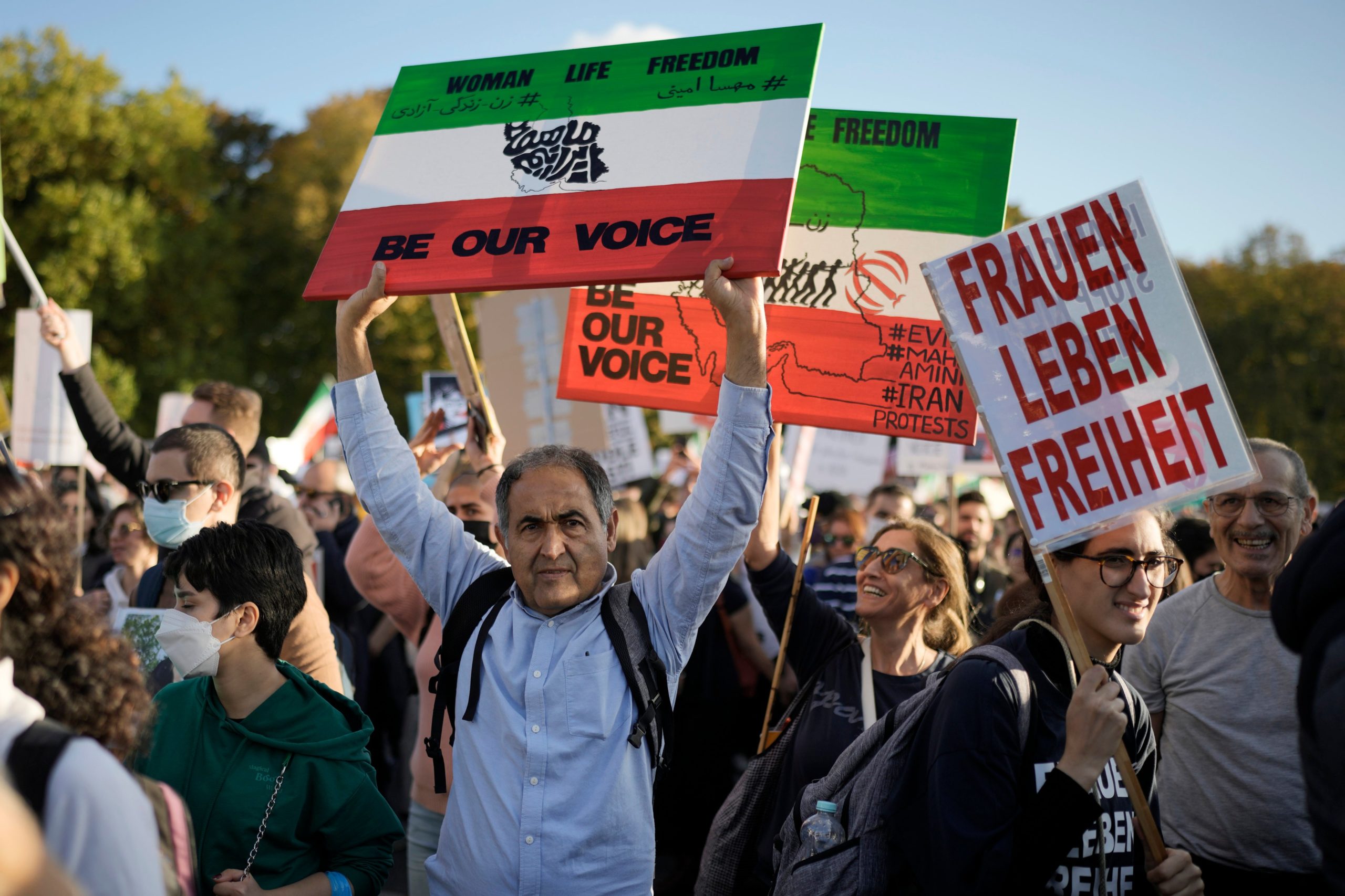 80.000 de oameni au manifestat la Berlin în semn de solidaritate cu iranienii
