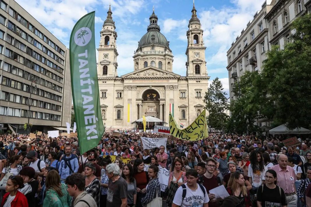 Proteste masive în Ungaria pentru majorarea salariilor profesorilor