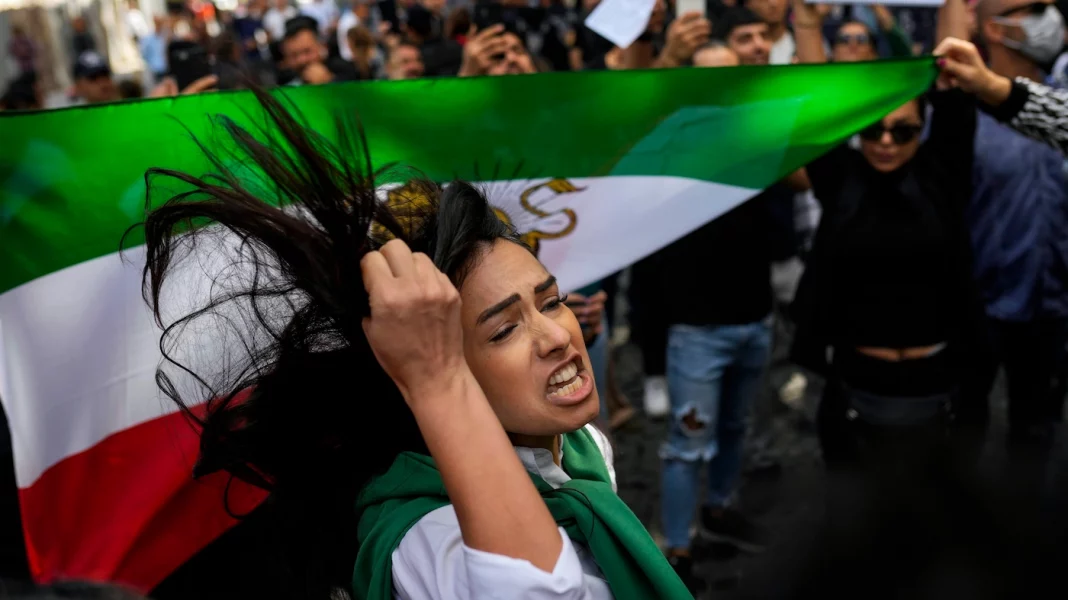 Profesorii iranieni anunţă două zile de grevă din cauza represiunilor din școli