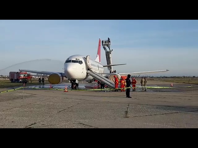(VIDEO) Exerciţiu de salvare a pasagerilor unei aeronave pe Aeroportul Craiova