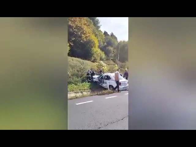 (VIDEO) Zece persoane, implicate într-un accident
