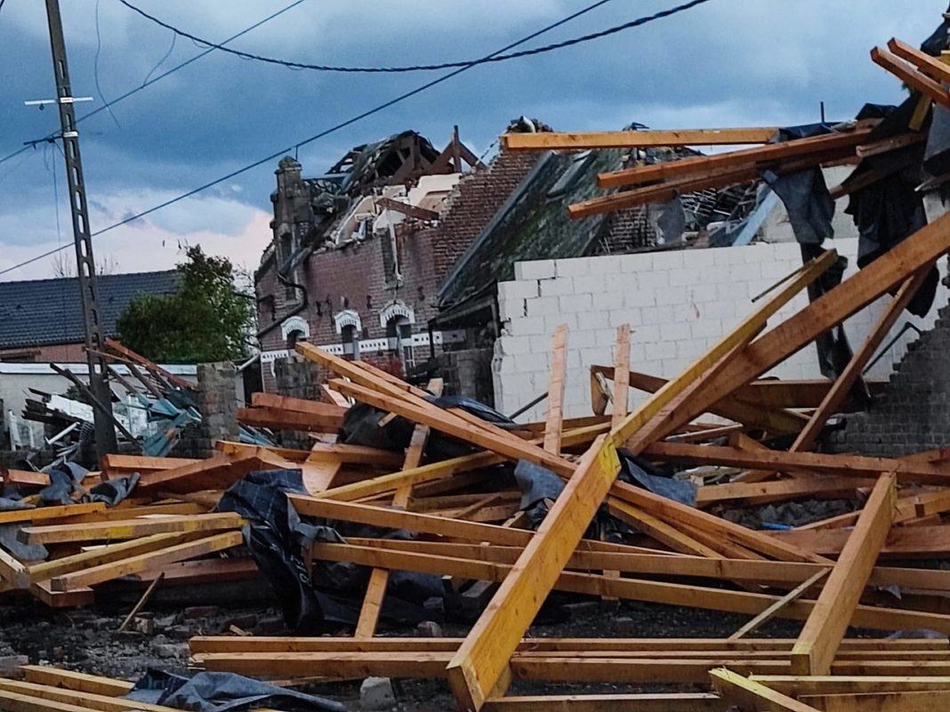 O minitornadă a făcut ravagii într-un orăşel din Franţa