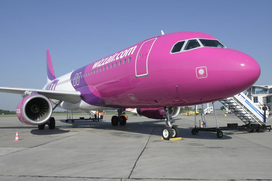 Wizz Air vrea să angajeze anul viitor 200 de însoțitori de zbor în România