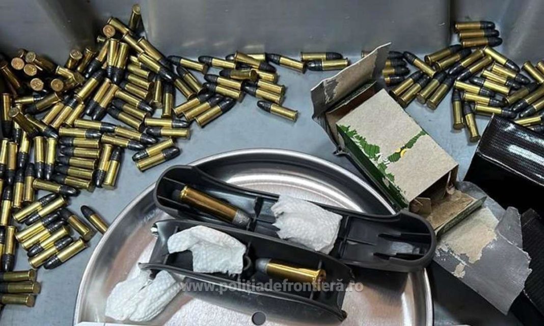 Se efectuează cercetări de către procurorul de caz din cadrul Parchetului de pe lângă Judecătoria Cluj, sub aspectul săvârşirii infracţiunilor de contrabandă calificată şi nerespectarea regimului armelor şi muniţiilor