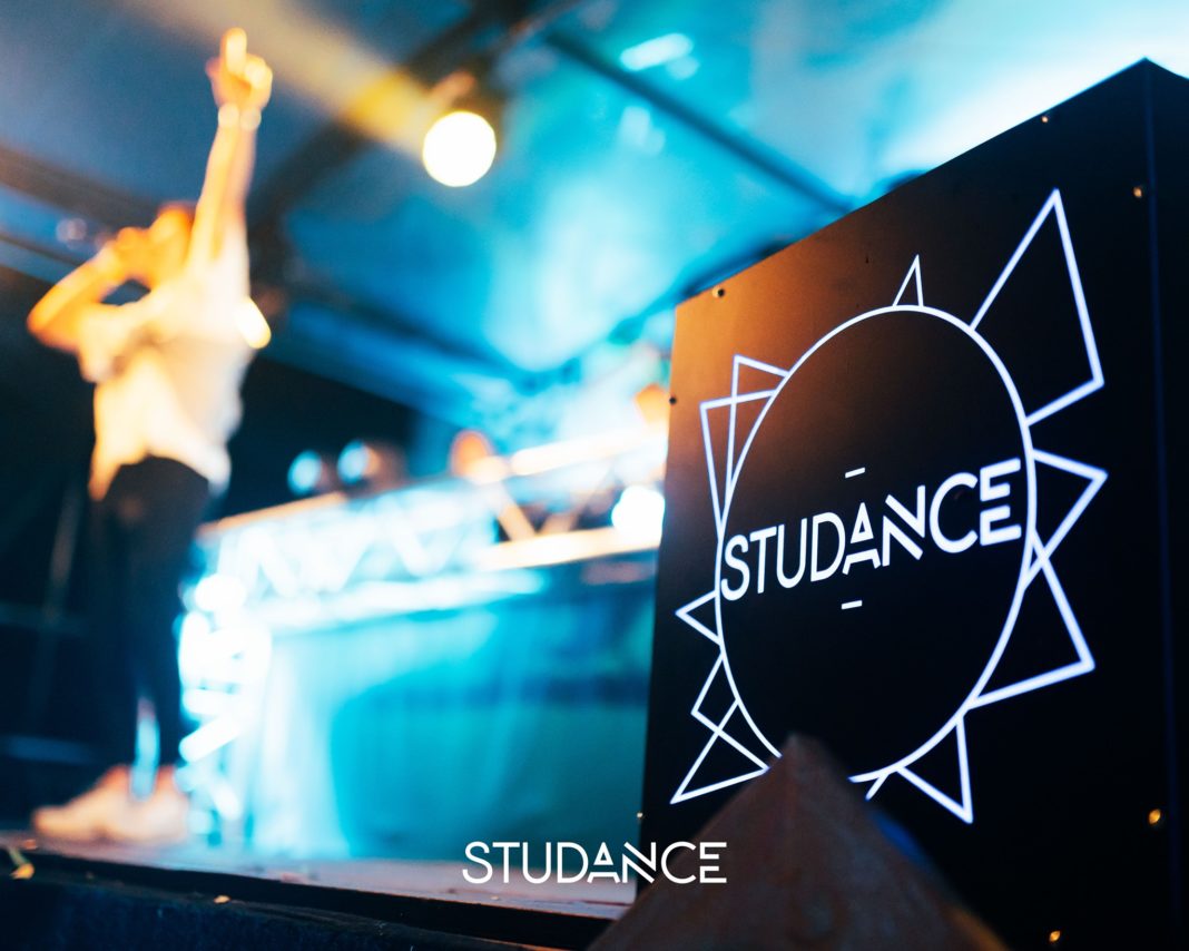 Festivalul se încheie cu Gala de premiere ce va avea loc pe 19 noiembrie, începând cu ora 18.30, la Casa de Cultură a Studenților din Craiova