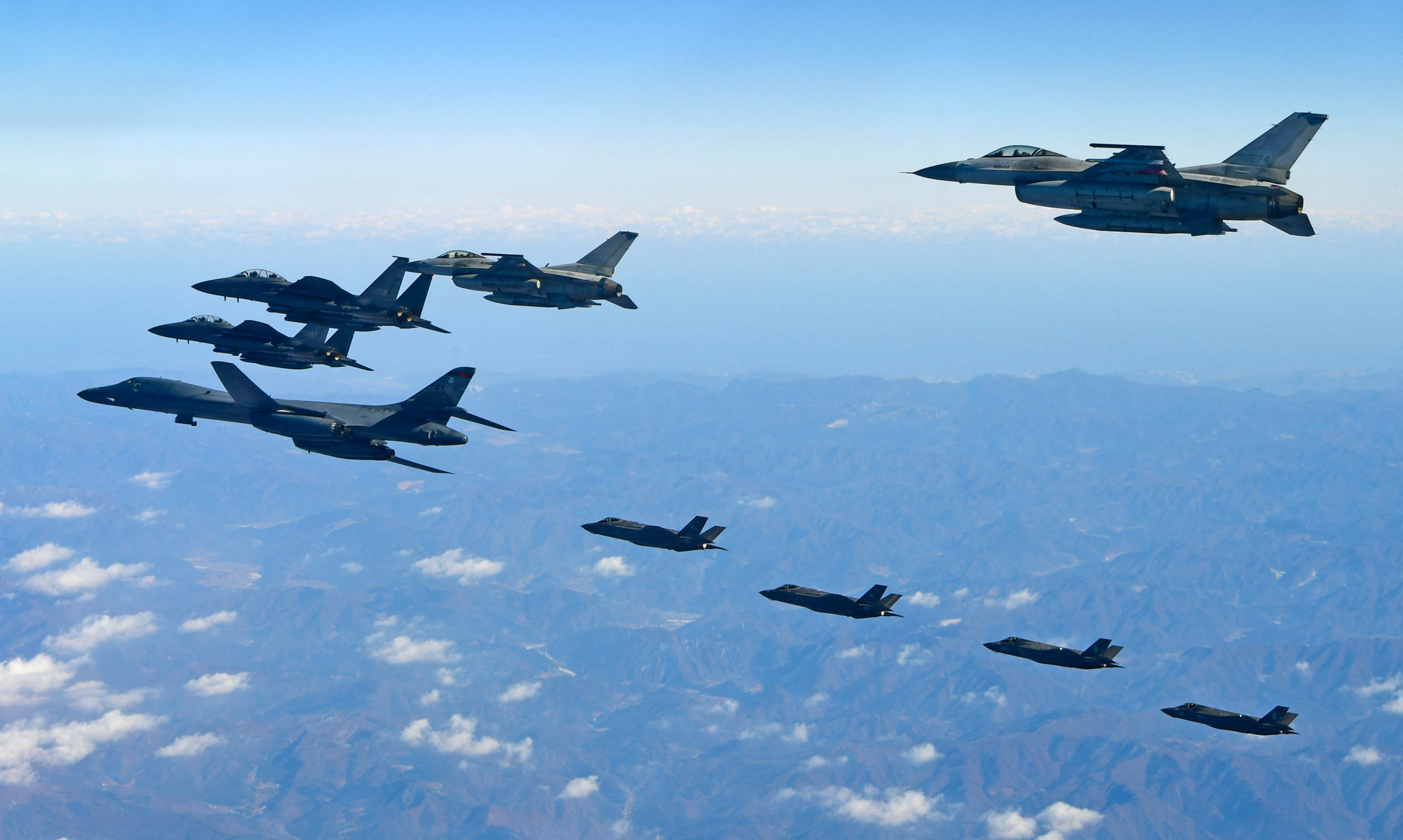 Coreea de Sud a ridicat avioane de luptă după ce a detectat 180 de aeronave militare nord-coreene în aer