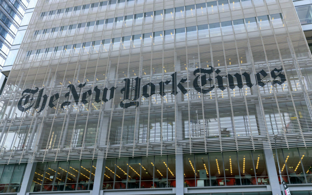 A încercat să intre în sediul ziarului The New York Times cu o sabie în mână