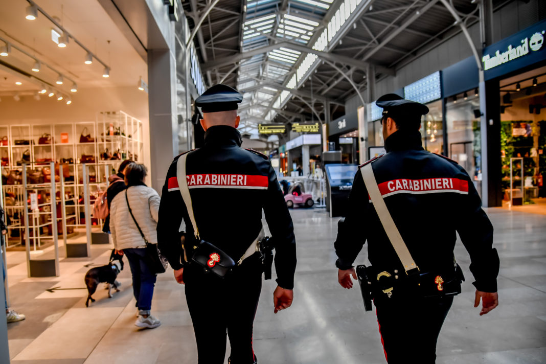 Fraudă de 20 de milioane de euro, în Italia, cu pantofi ieftini produși în China, Albania și România