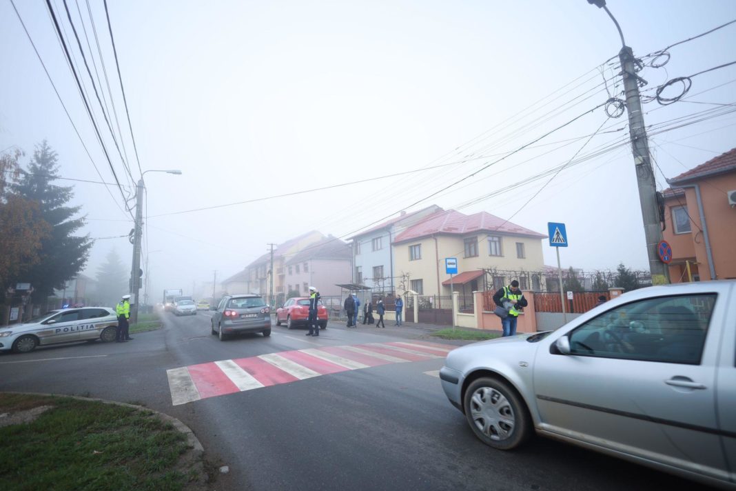 Elevă accidentată pe trecere de pietoni, în drum spre școală