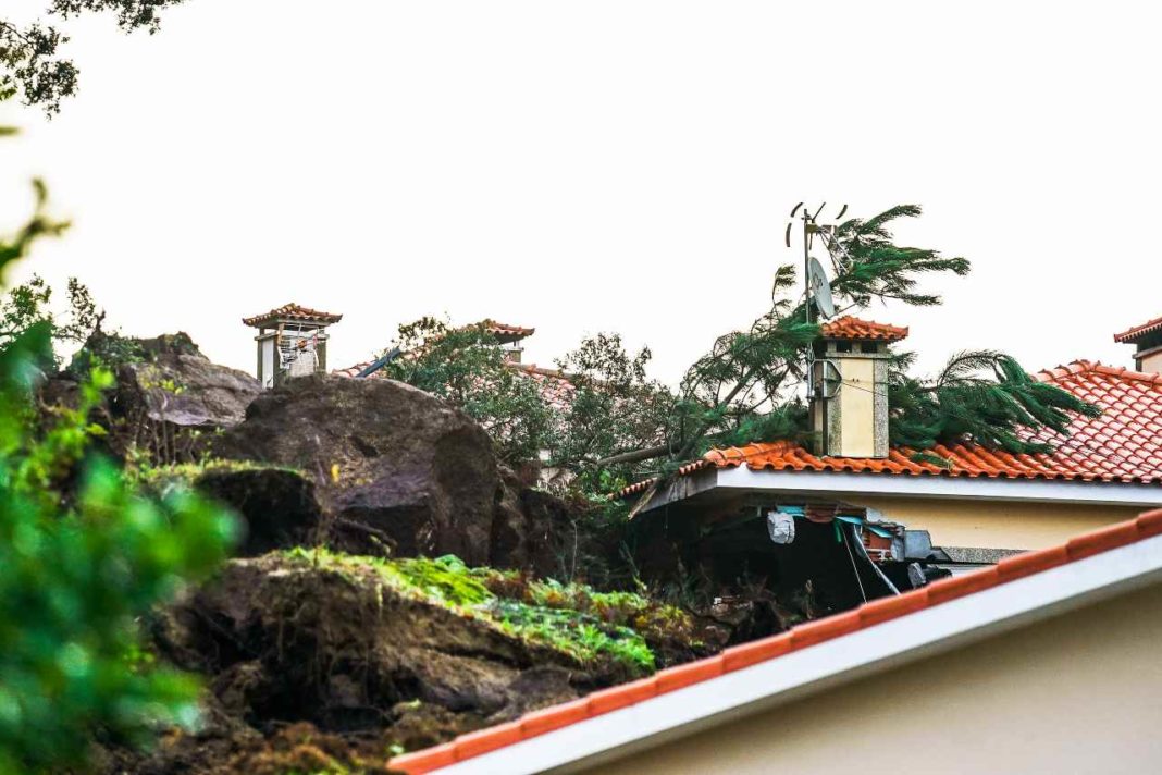 Doi morţi într-o alunecare de teren în Portugalia