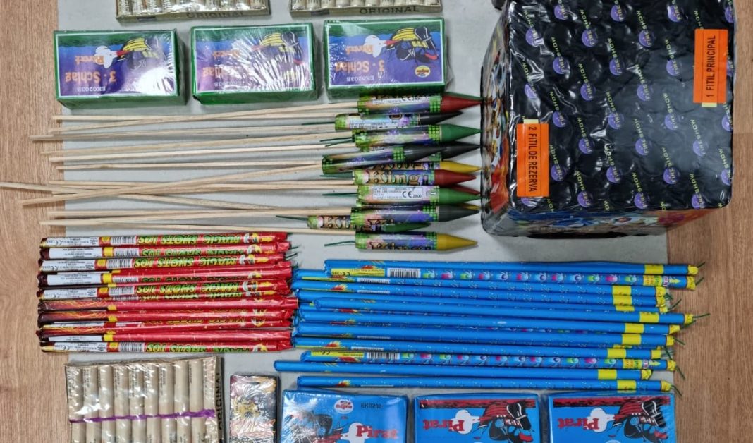 Un elev a comandat 15 kg de artificii și petarde pe adresa școlii
