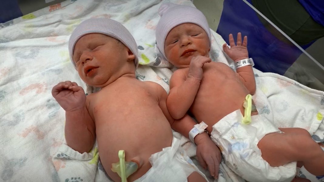 Gemeni născuți din embrioni înghețați în urmă cu 30 de ani, în SUA