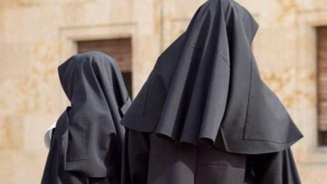 Călugăriţe din Italia, anchetate pentru că băteau copiii pe care îi aveau în grijă