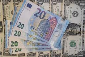 Luni dimineaţă, moneda unică europeană se tranzacţiona la 1,0903 dolari, fiind în grafic pentru a depăşi nivelul de 1,0936 dolari din aprilie 2022
