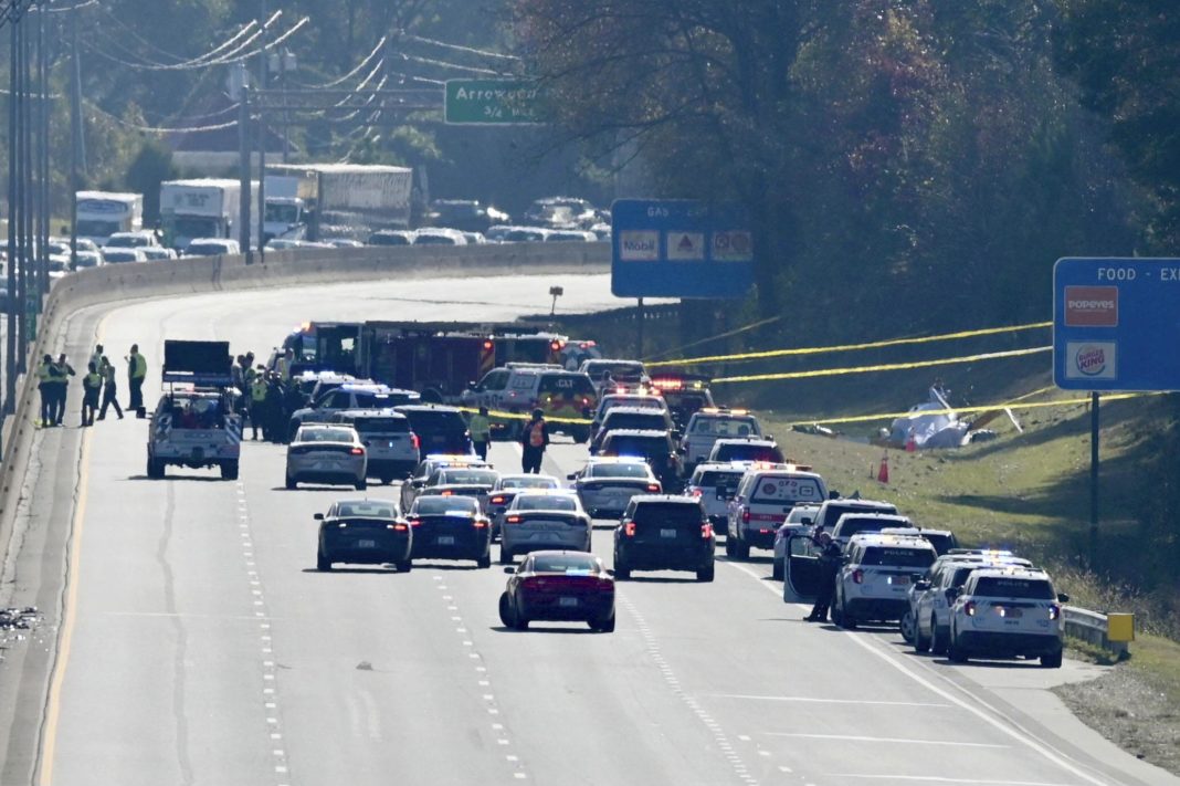 Elicopter de televiziune, prăbușit lângă o autostradă din Carolina de Nord