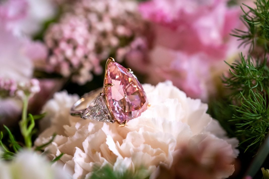 Cel mai mare diamant roz ar putea fi adjudecat cu 35 de milioane de dolari