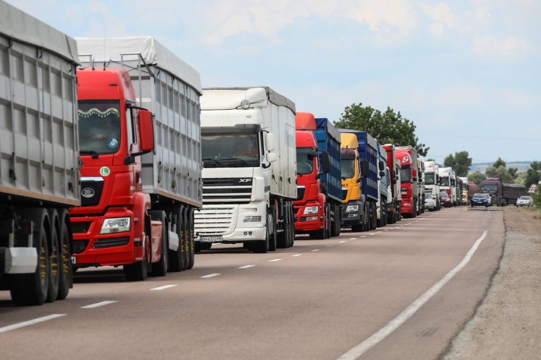 Franța analizează rute terestre, prin România și Polonia, pentru transportul cerealelor din Ucraina