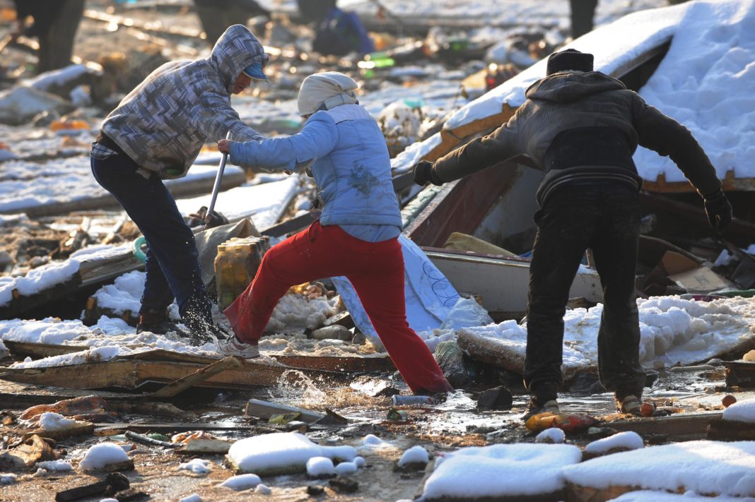 Reţinut de poliţie pentru că îşi folosea copiii la cerşit