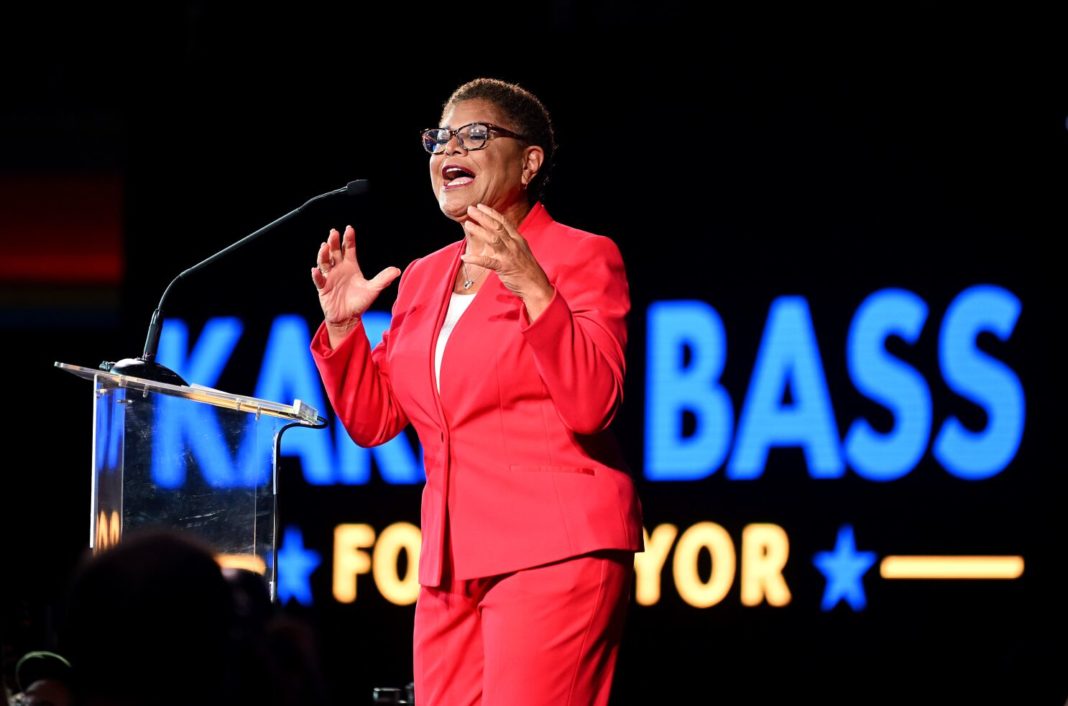 Democrata Karen Bass, prima femeie primar a Los Angelesului