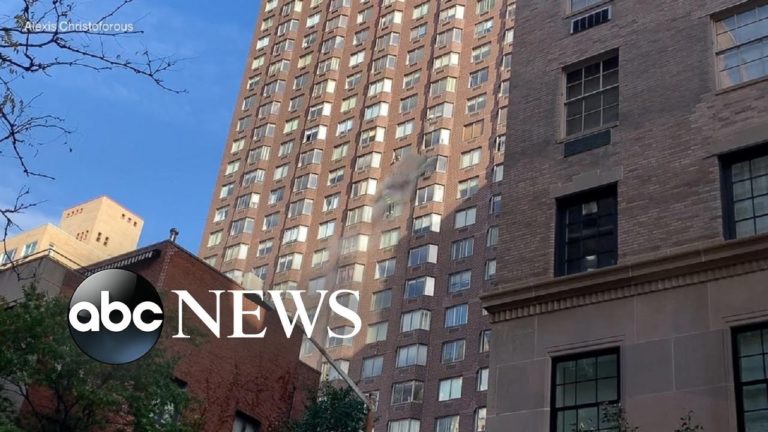 (VIDEO) Cel puțin 38 de răniți după un incendiu într-un bloc din Manhattan