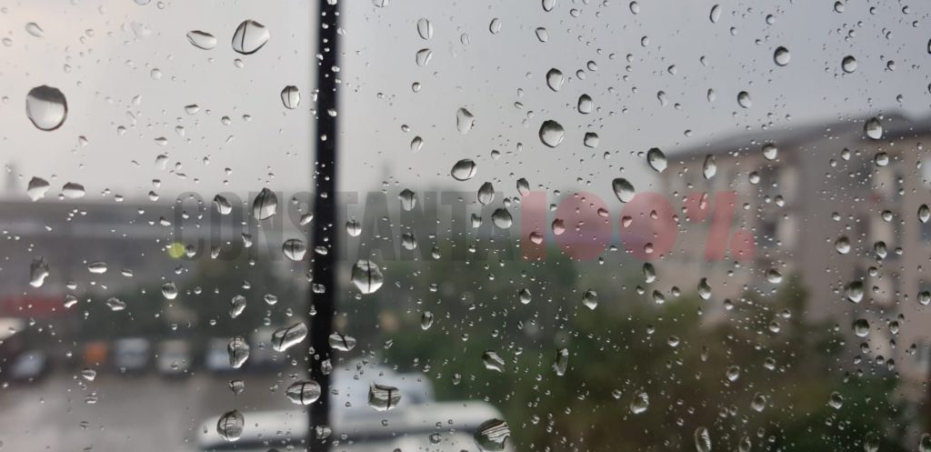 Ploi și temperaturi scăzute în toată țara. Cât va dura vremea rea