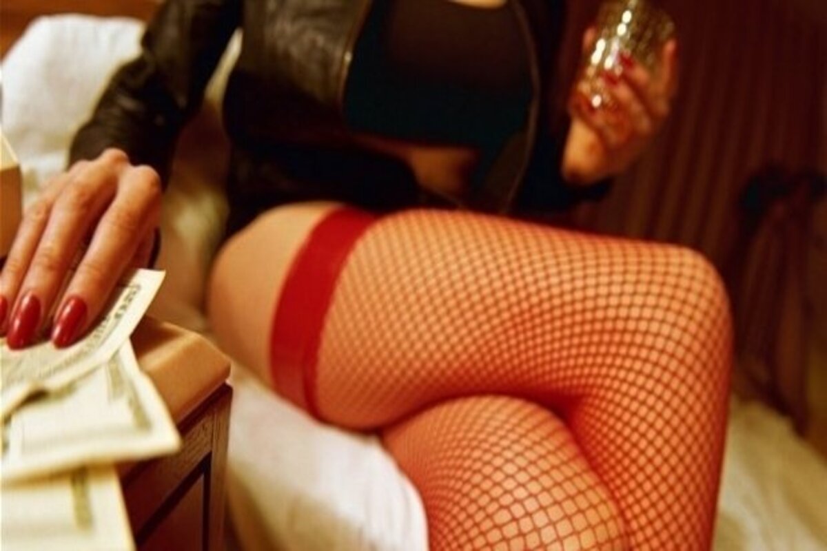 Prostituate trimise în judecată pentru că își drogau clienții și îi jefuiau